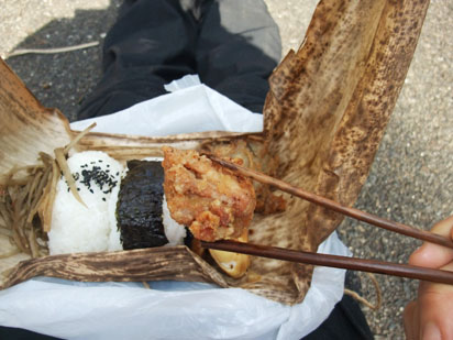 ウラジロシダの箸でお昼ご飯